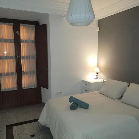 Проживання в сім'ї La Flamenka *